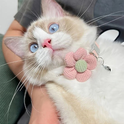 Collier chat fleur rose crochet avec clochette