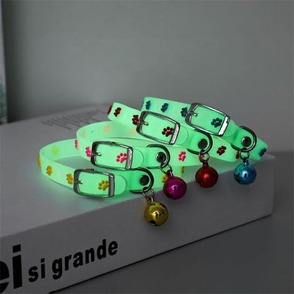 Collier chat lumineux 4 couleurs pattes clochette