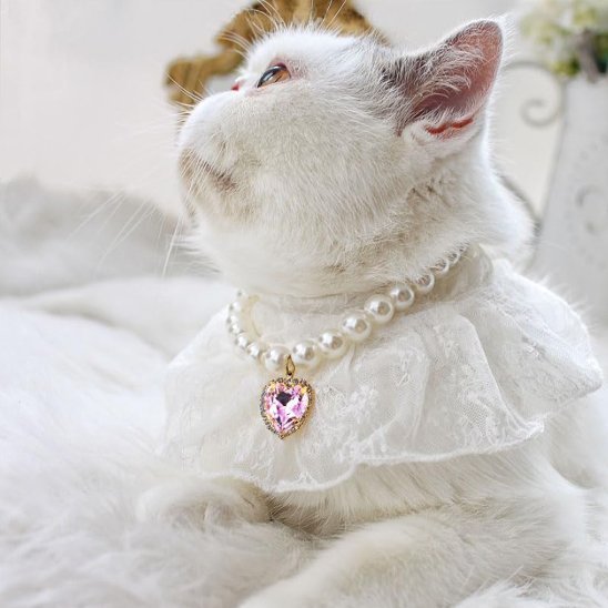 Collier chat perles pendentif cœur rose cristal élégant