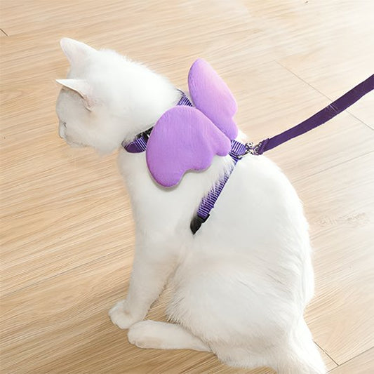 Laisse pour chat violet avec harnais à ailes d'ange sur chat blanc