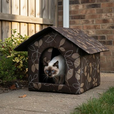 Maison pour chat extérieur design avec toit incliné - Chat siamois dans niche extérieure protégée