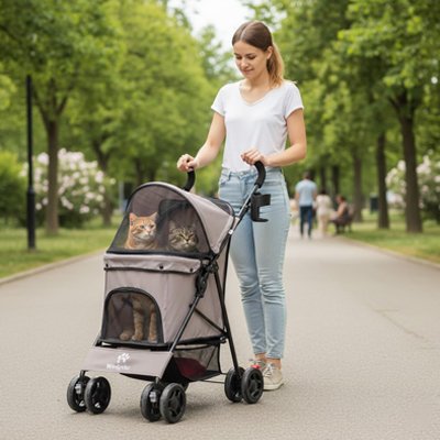 "Poussette pour chat grise avec capote - femme promenant son chat en parc urbain"