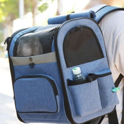 Sac de transport pour chat bleu porté sur le dos avec poches latérales et porte-bouteille